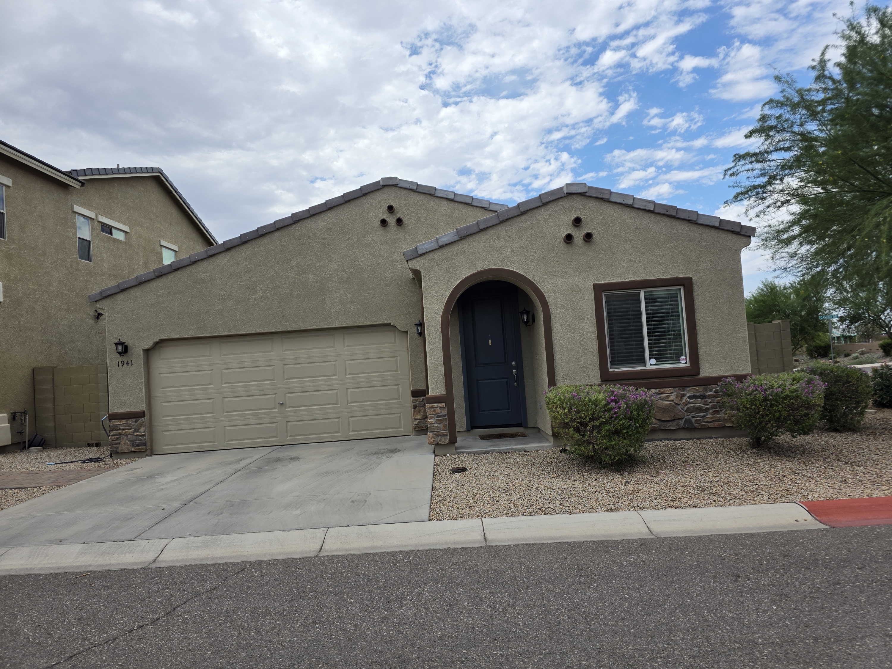 1941 West Stagecoach Street